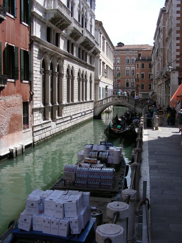Venice : unusual road